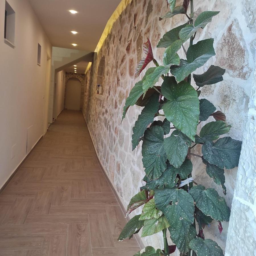 Stonevilla Buta Himare Exterior photo