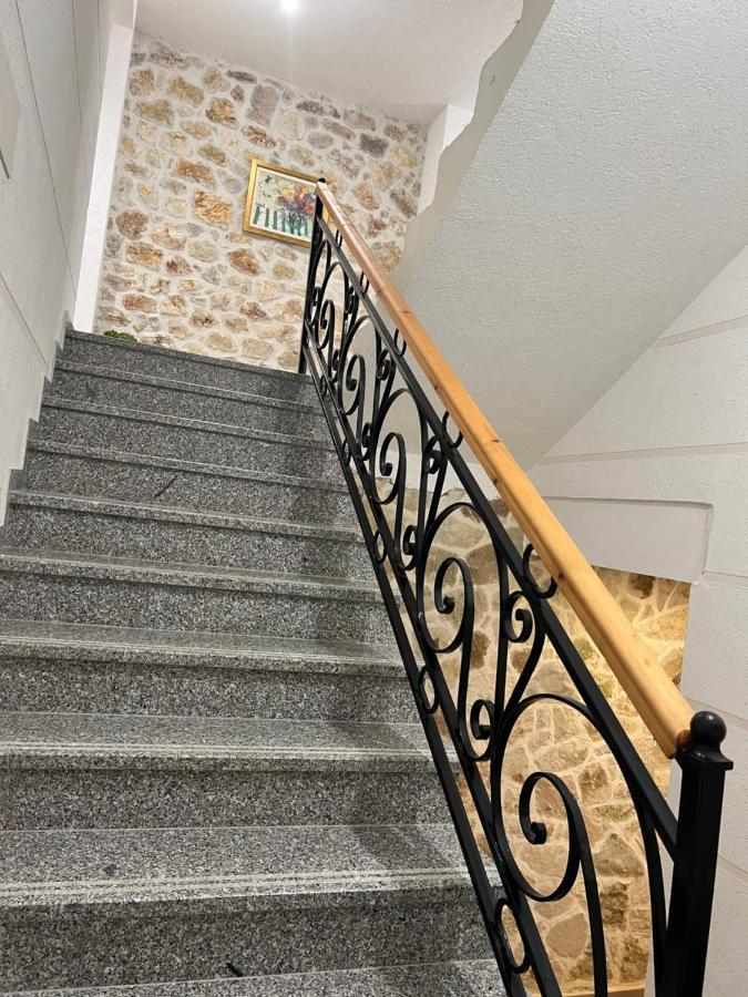 Stonevilla Buta Himare Exterior photo