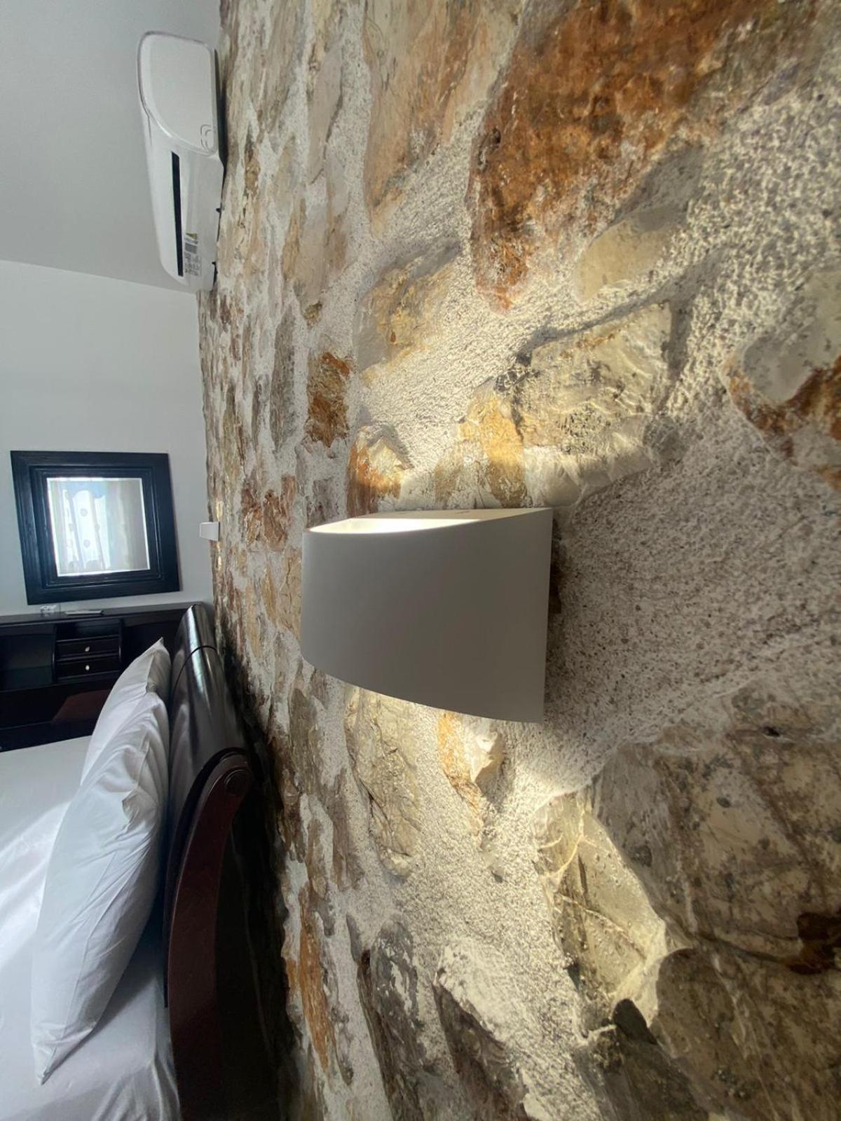 Stonevilla Buta Himare Room photo