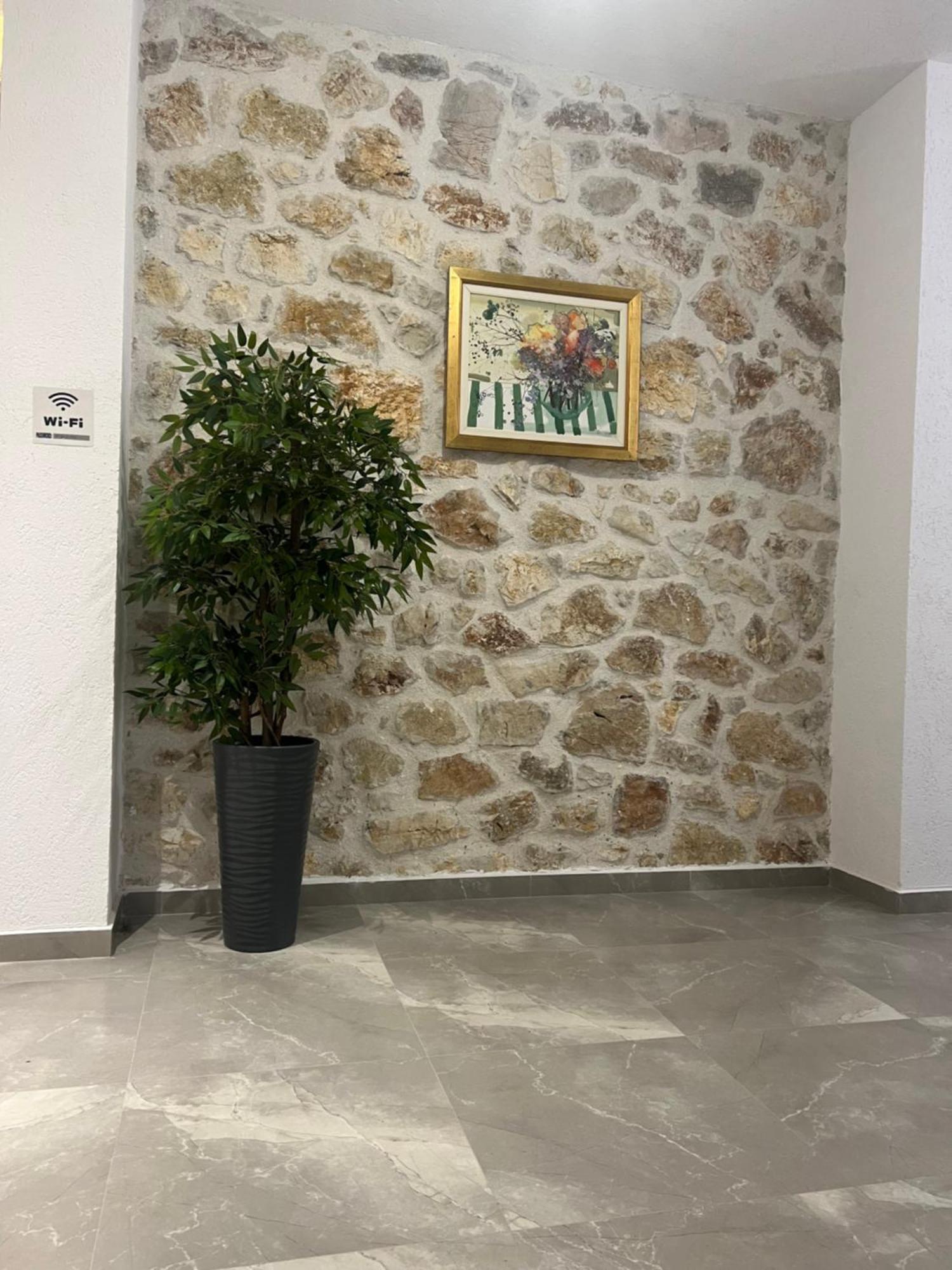 Stonevilla Buta Himare Exterior photo