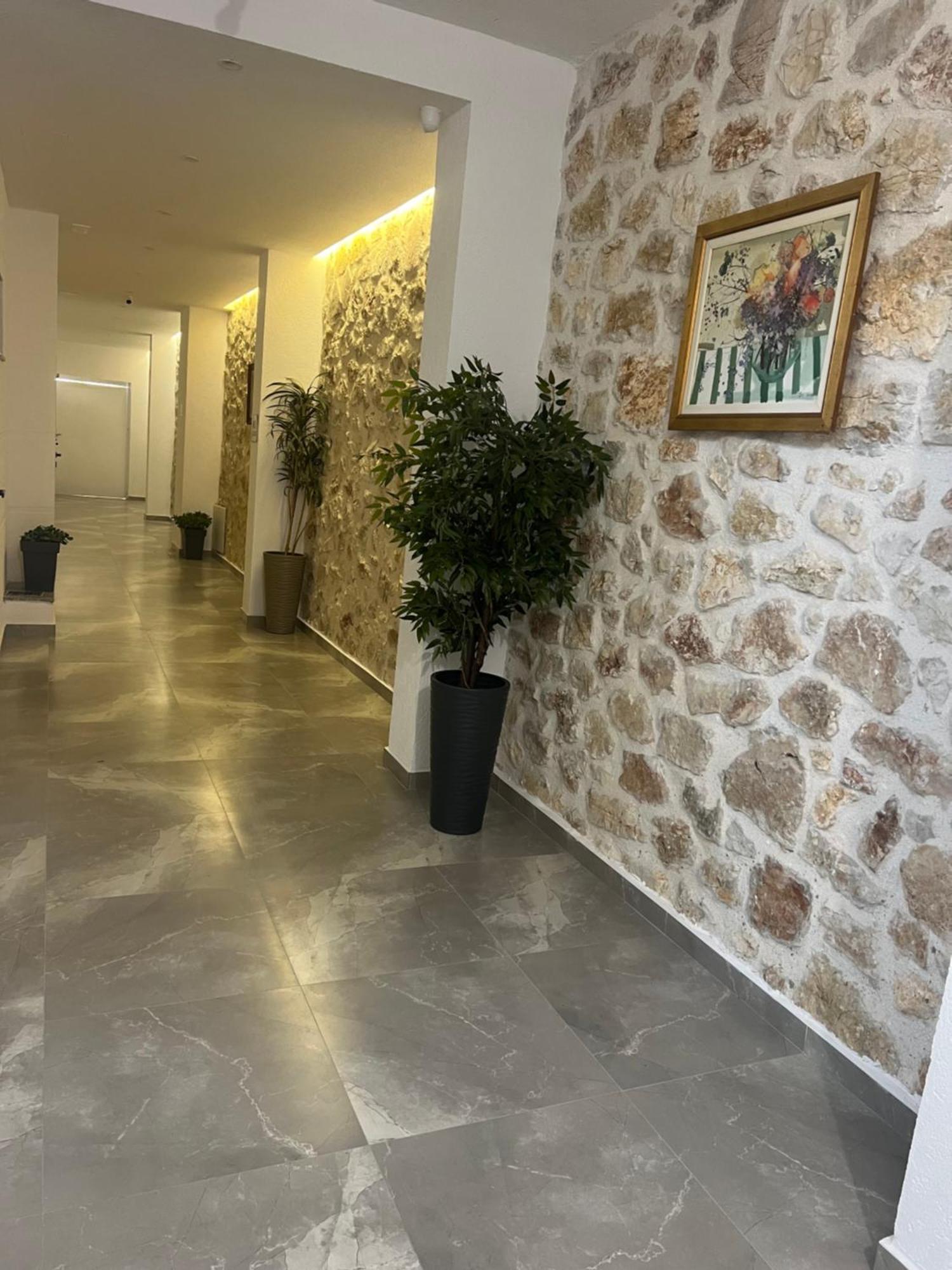 Stonevilla Buta Himare Exterior photo
