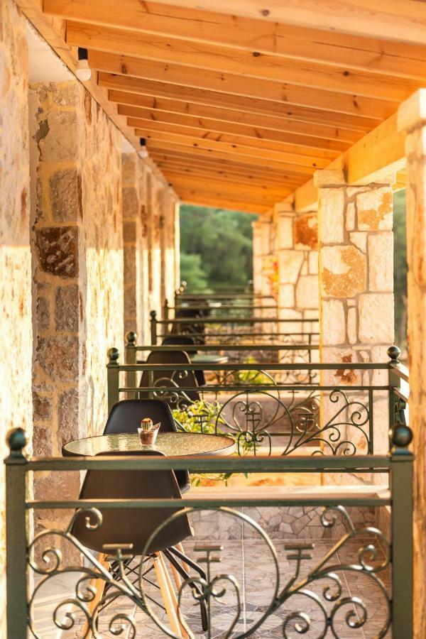 Stonevilla Buta Himare Exterior photo